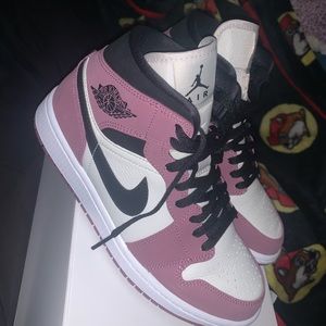 Air Jordan 1 Mid SE Light Mulberry
